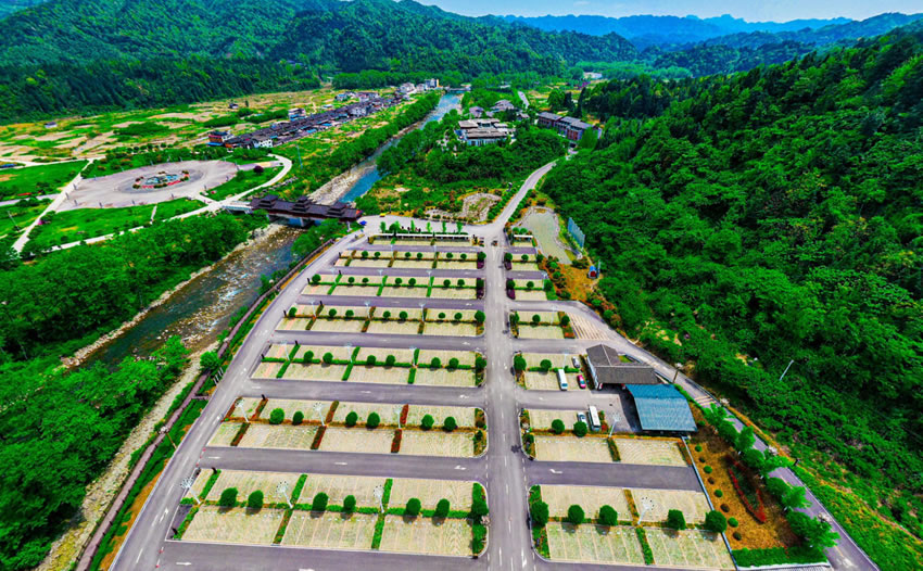 梵净山停车场全景展示